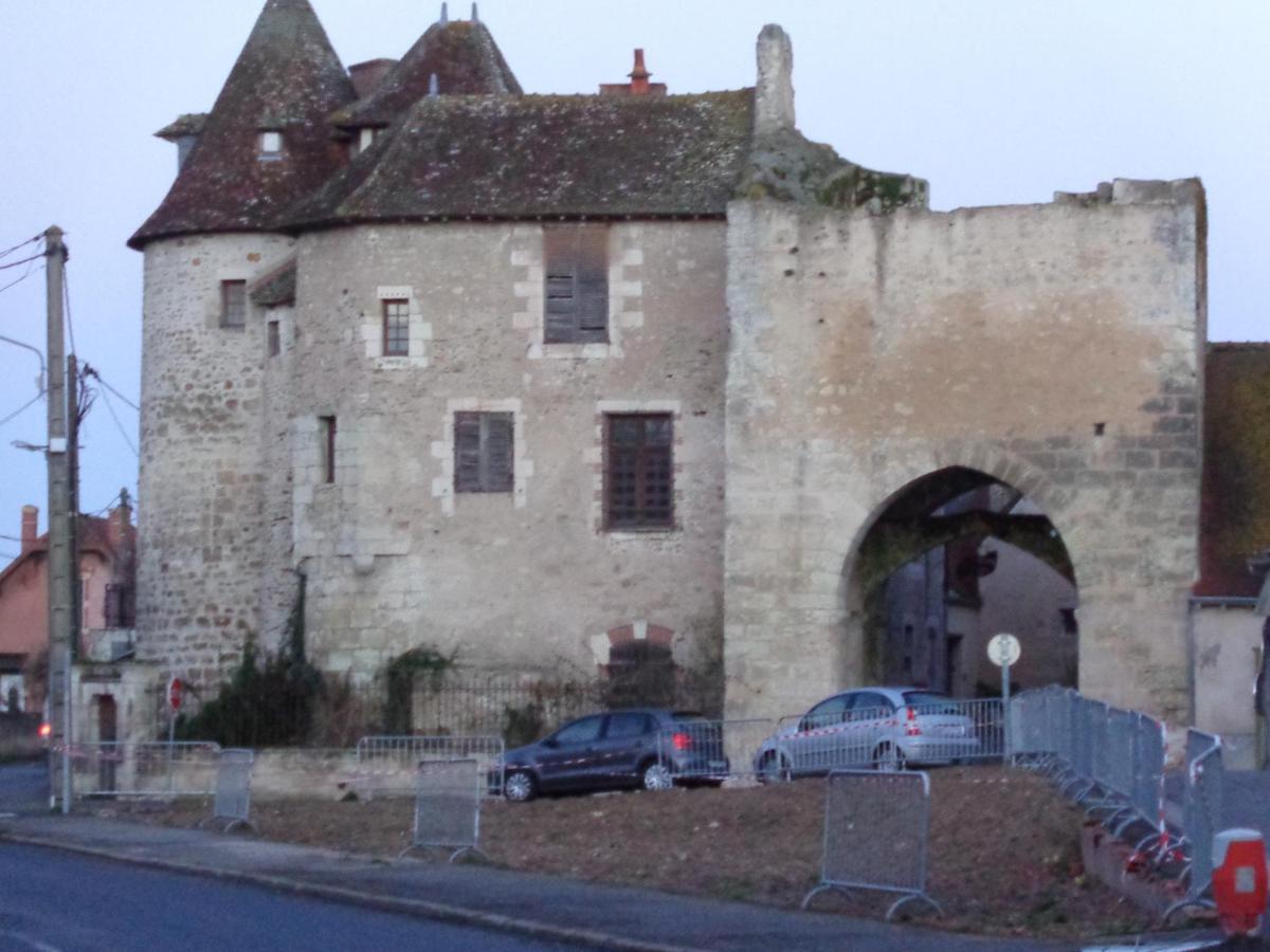 Mennetou-sur-Cher Auberge De La Tour מראה חיצוני תמונה